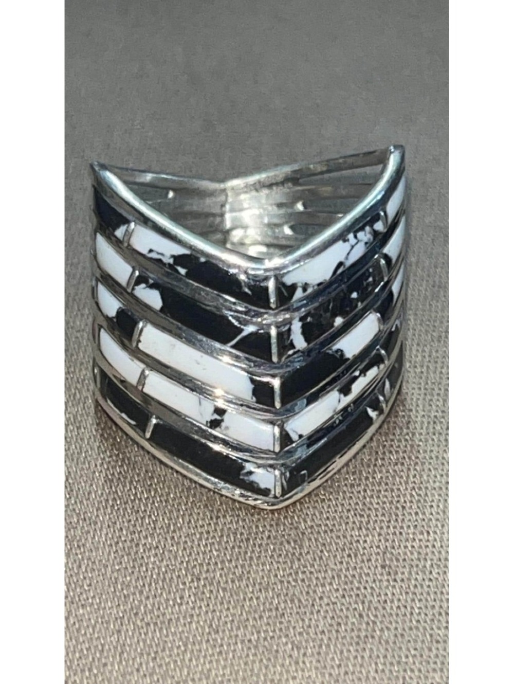 Navajo sterling silver inlay traditional white buffalo ring band size 7.5